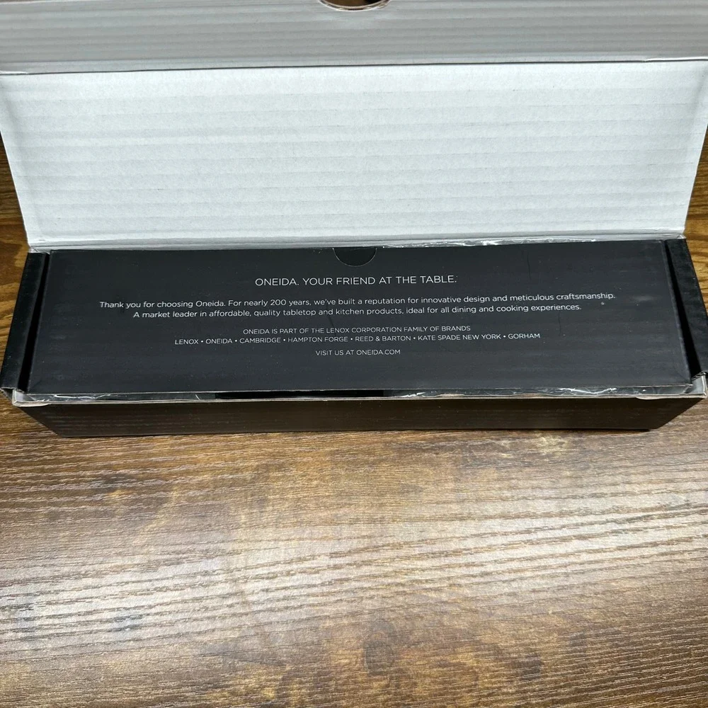 NEW Oneida Bleeker 20 Piece Flatware Set 18/0 Stainless Steel Service 4 896121